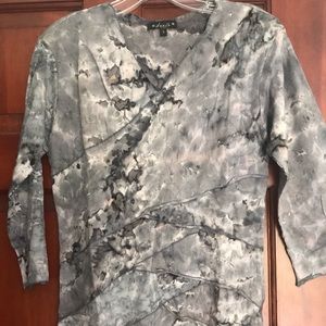 Dunia’s famous Lamp Top